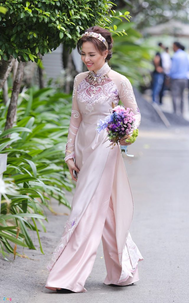 10 mẫu áo dài cưới đẹp của sao Việt
