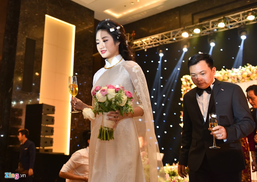 10 mẫu áo dài cưới đẹp của sao Việt